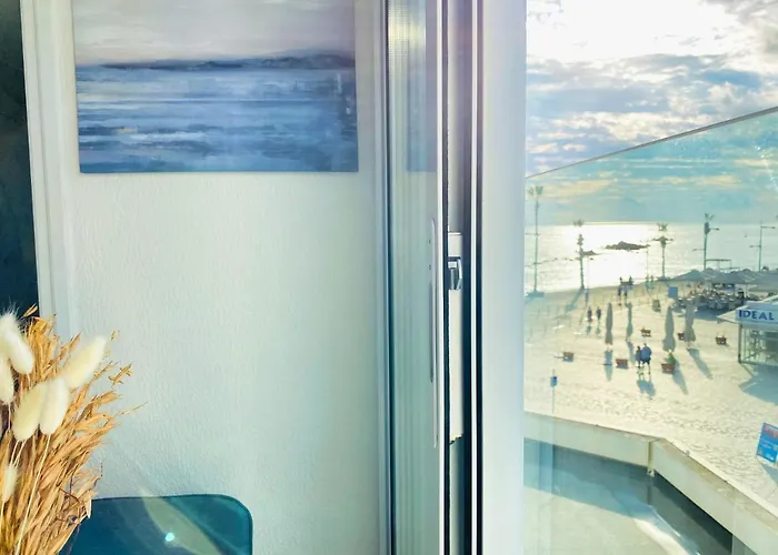 Phaedrus Living : Luxury Flat Lighthouse 75