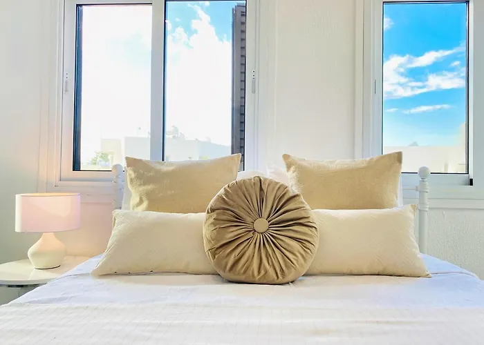 Phaedrus Living : Luxury Flat Lighthouse 75