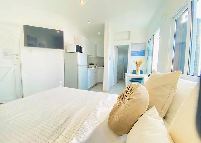 Phaedrus Living : Luxury Flat Lighthouse 75